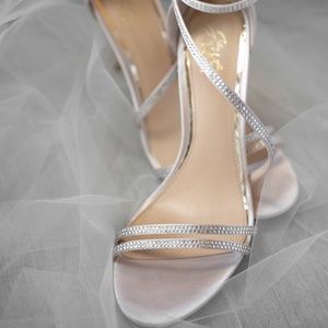 Jewel Badgley Mischka Gail size 9